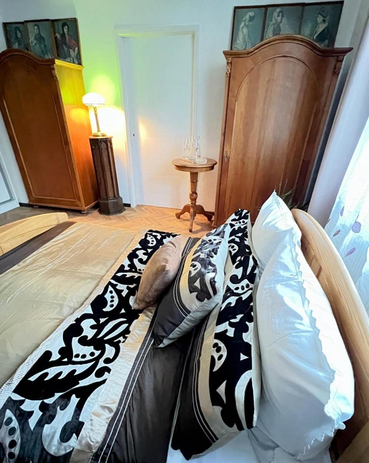 Antique Charm 2 Bedroom Apartment